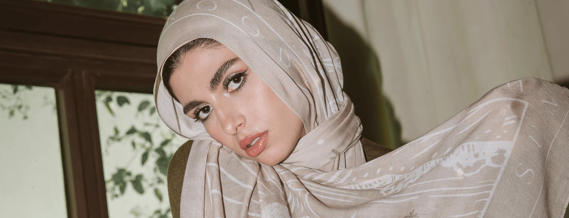 Sunny Days In Beige - Image 4